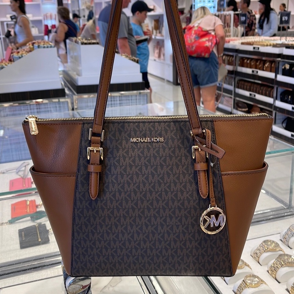 MICHAEL KORS CHARLOTTE LARGE TOP ZIP Tote bag   
Brown 
NWT